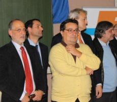 denti maglione giallo